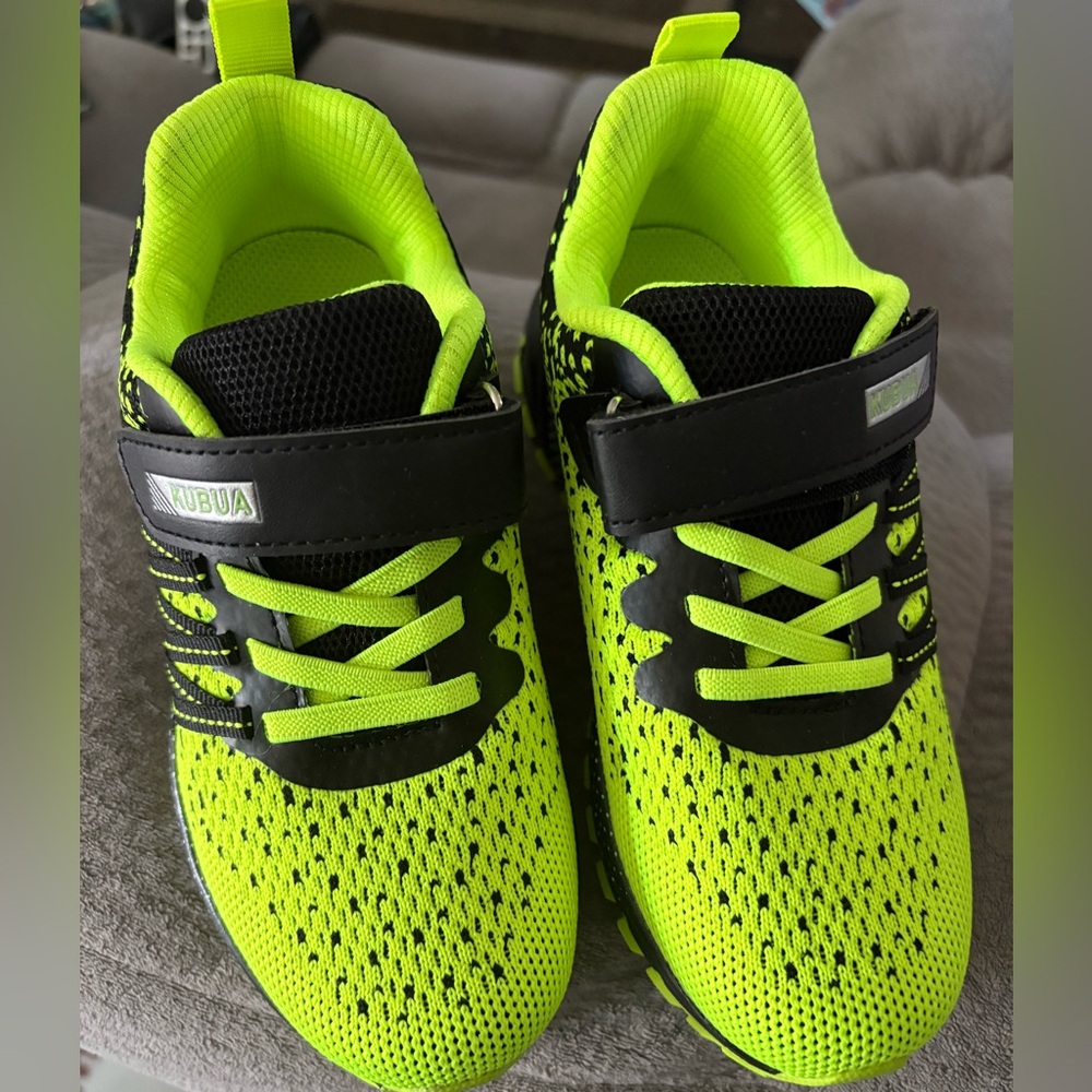 Kids Neon Yellow and Black Sneakers size 32